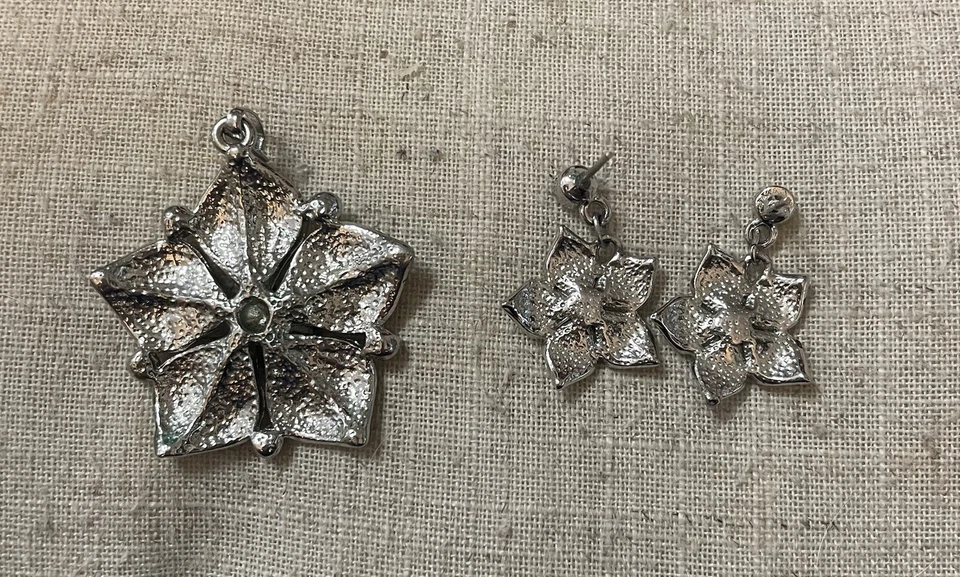 Green Enamel and Rhinestone Earrings And Pendant Set - Изображение 3 из 4