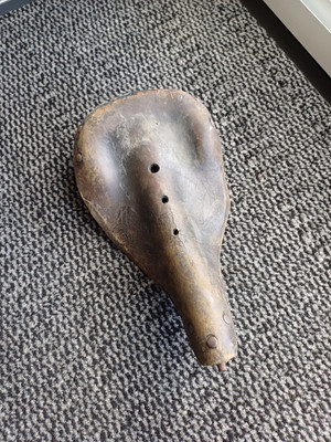 Ancienne selle de vélo en cuir - Équipements vélos