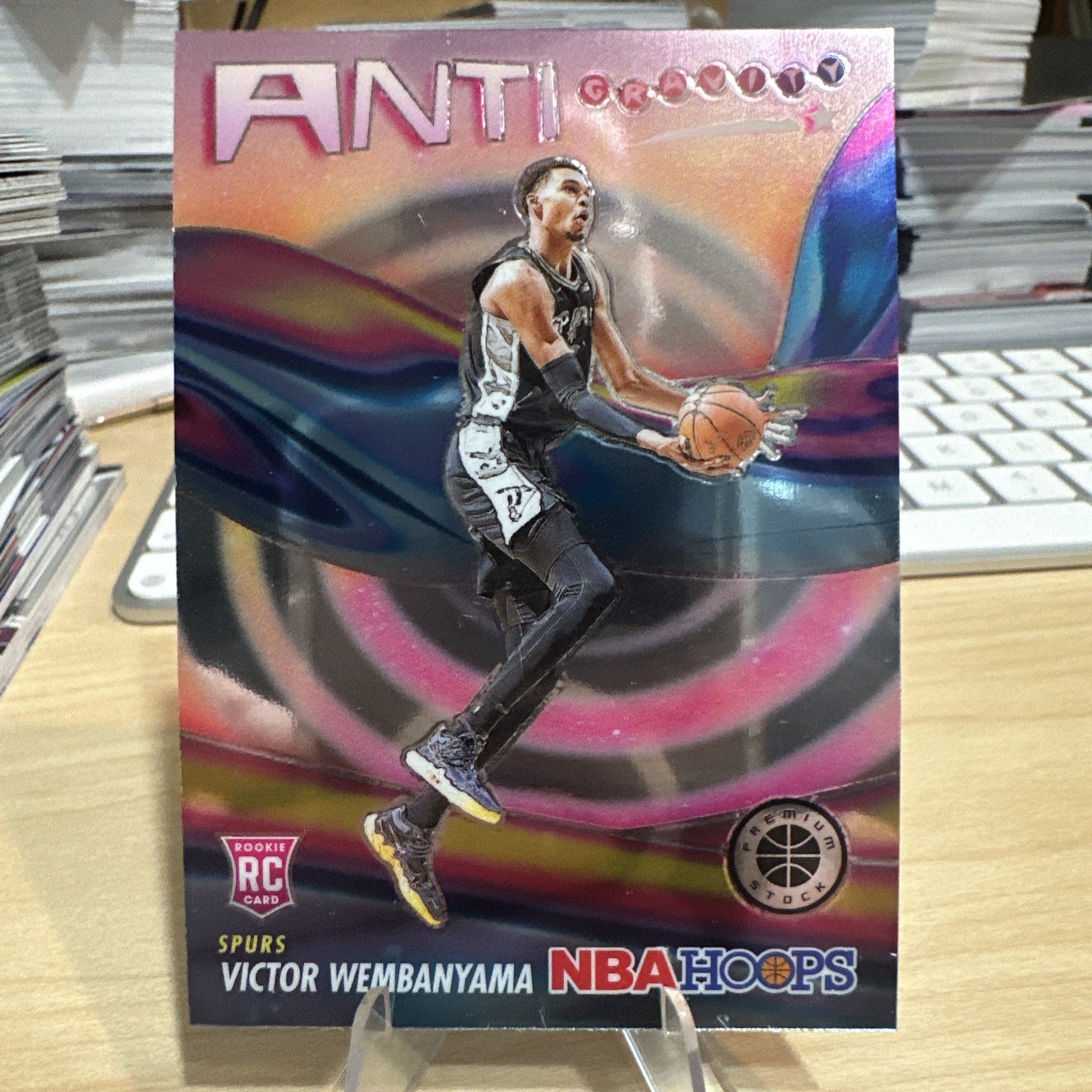 VICTOR WEMBANYAMA 2023-24 PANINI NBA HOOPS #5 ROOKIE ANTI GRAVITY HOLO PRIZM RC