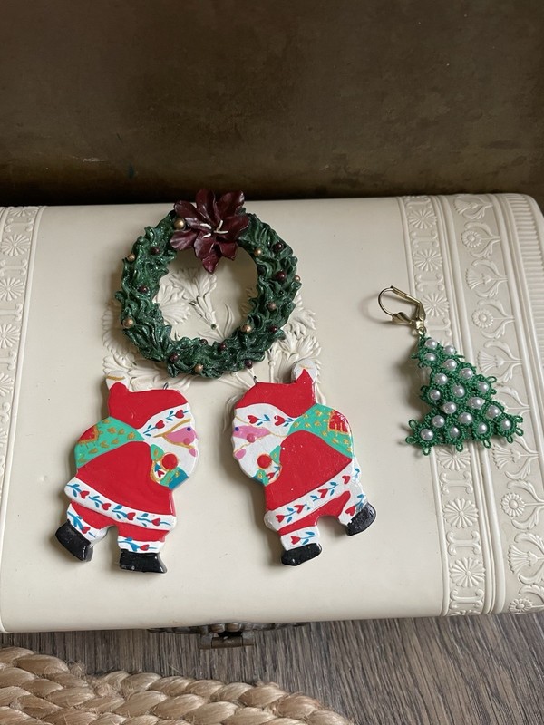 Vintage Christmas Decorative Lot Ornament Beaded Tree Wreath Santa Legs