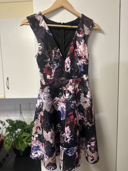 Knight Angel Black Floral Fit & Flare Mini Dress V-Neck Sleeveless - Sz 6