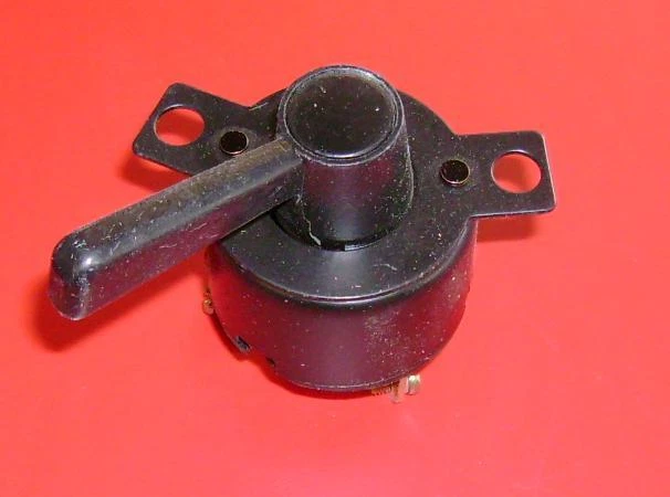 LIGHT SWITCH - W/O KEYHOLE. COMPATIBLE WITH: FORDSON: MAJOR'S & DEXTA'S