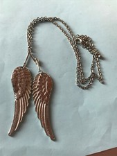 Silvertone Chain w Two Long Angel Wings Pendant Necklace   chain is 17 inches in