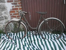 vélo ancien militaire ou vélo de factrice