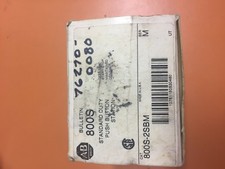 NEW IN BOX ALLEN BRADLEY PUSH BUTTON STATION 800S-2SBM