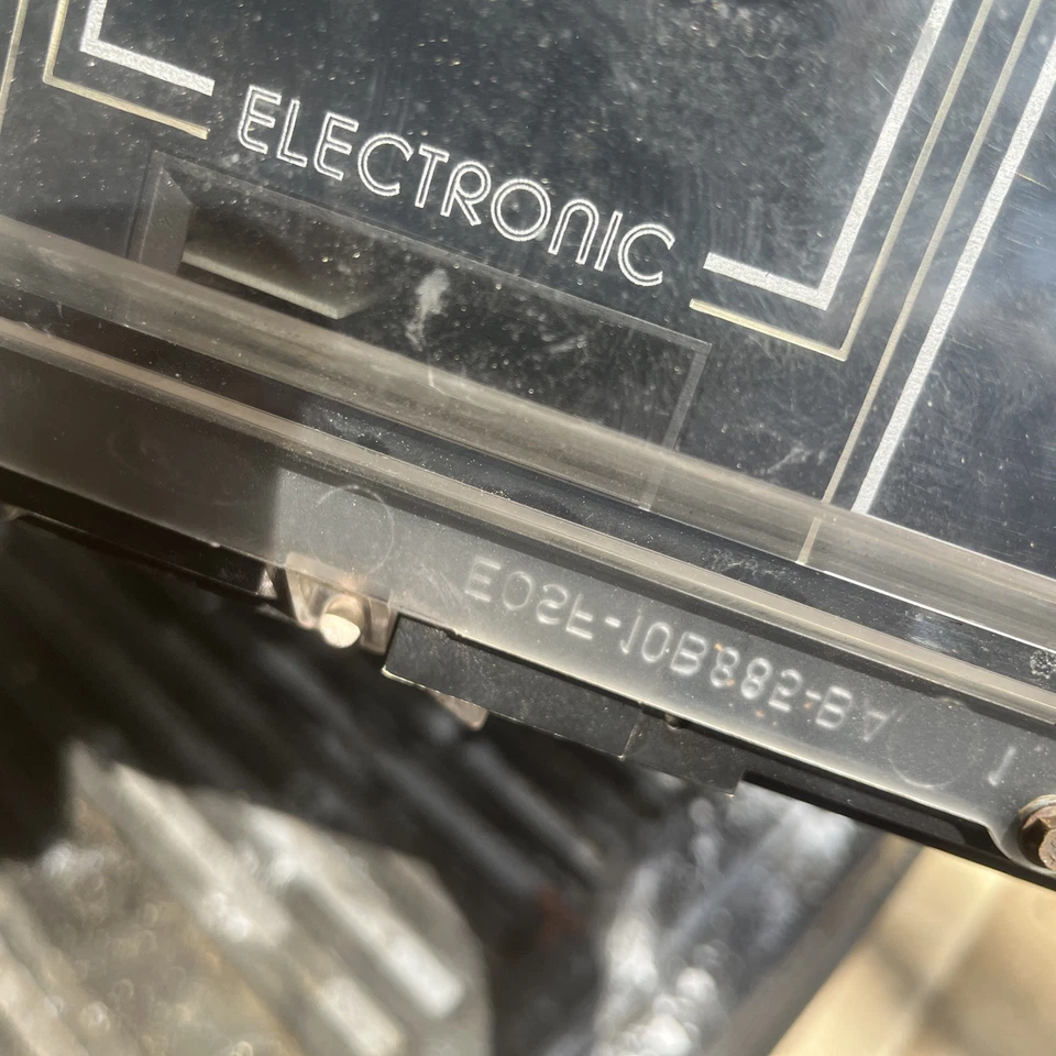 Cuadro de instrumentos digital Ford Thunderbird 1980 Foto 2 de 4