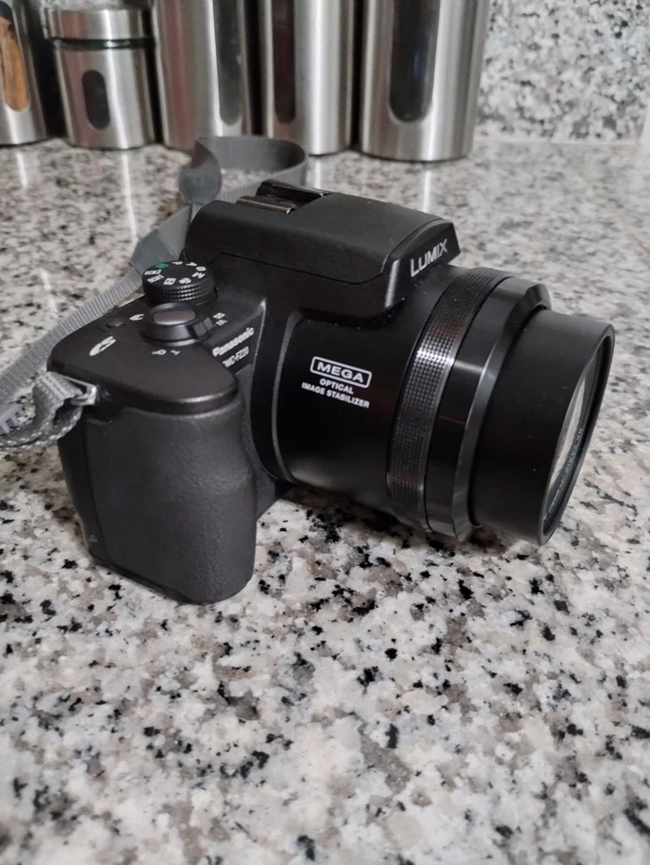 松下 Lumix DMC-FZ20 数码相机 带充电器和电池  — 第 3/4 张图片