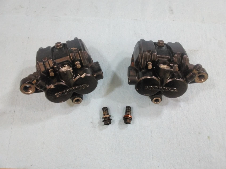 Pinzas y pastillas de freno delanteras Honda V65 Magna 1983-1986 funcionando ¡Bonitas! VF1100 C Foto 2 de 4