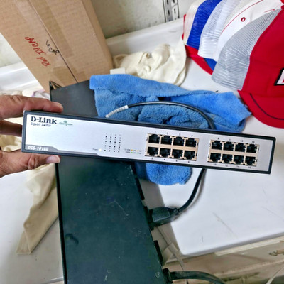 D-Link DGS-1016D 16-Port Gigabit Unmanaged Metal Desktop or Rackmount Switch