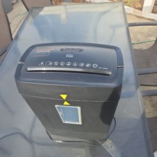Insignia 10 Sheet Crosscut Paper/CD Shredder - Black Preowned in good condition