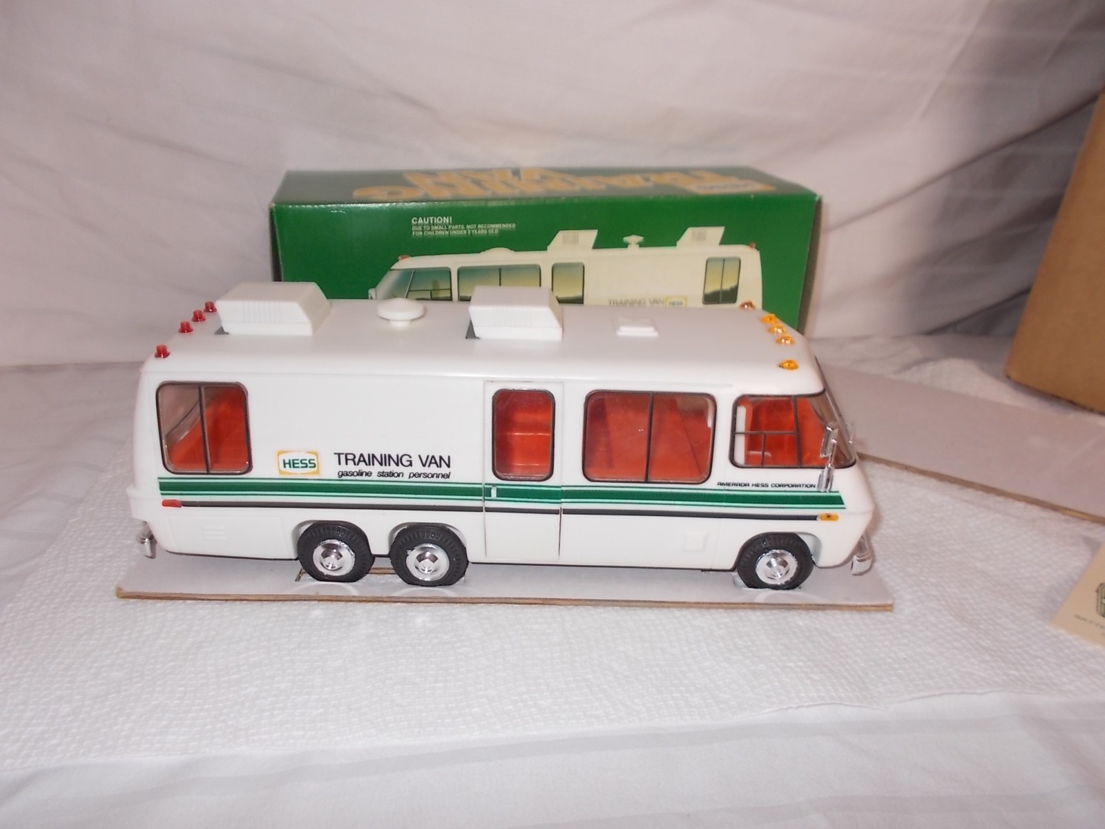 1980 HESS TRAINING VAN MINT IN ORIGINAL BOX WITH INSERTS LOT #X-112