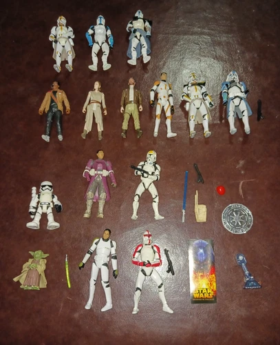Lot of 15 Star Wars figures 4in, Clone Troopers, new movies, some acc