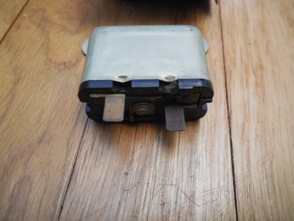 Relé de presión de aceite retardador Ford F500 F600 1957-1963 B7T-10800-A NOS Foto 2 de 3