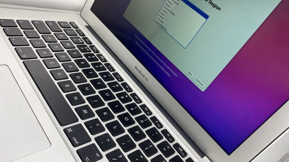 MacBook Air 13 inch Intel Core i5 1.8Ghz 2017 8GB RAM 256GB SSD A1466 Grad B UK - Image 2 of 4