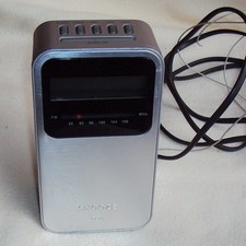 tcm Radiowecker Radio Alarm Clock silber Camping Urlaub Wecker