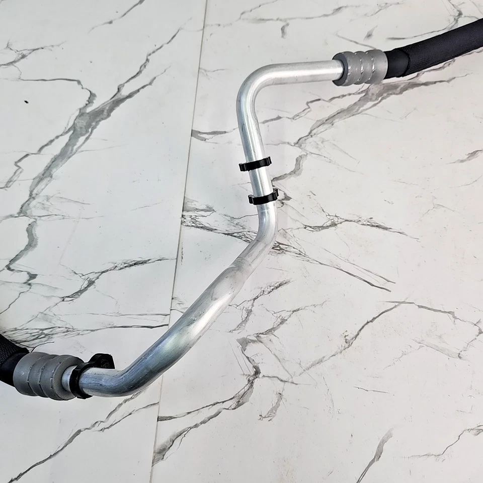 Manguera de salida del enfriador de aceite del motor 17227589510 para BMW 550i 550i GT 650i 750i 4,4 L V8 Foto 3 de 4