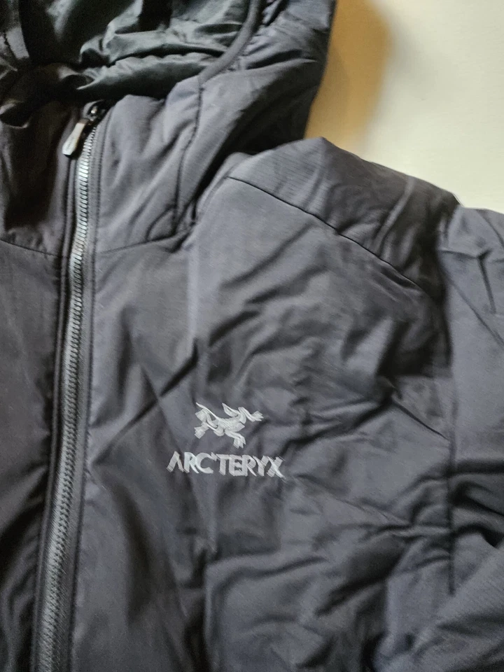 Sudadera con capucha Arc'Teryx Atom LT para dama - negra - nueva con etiquetas sin usar GRANDE Foto 2 de 4
