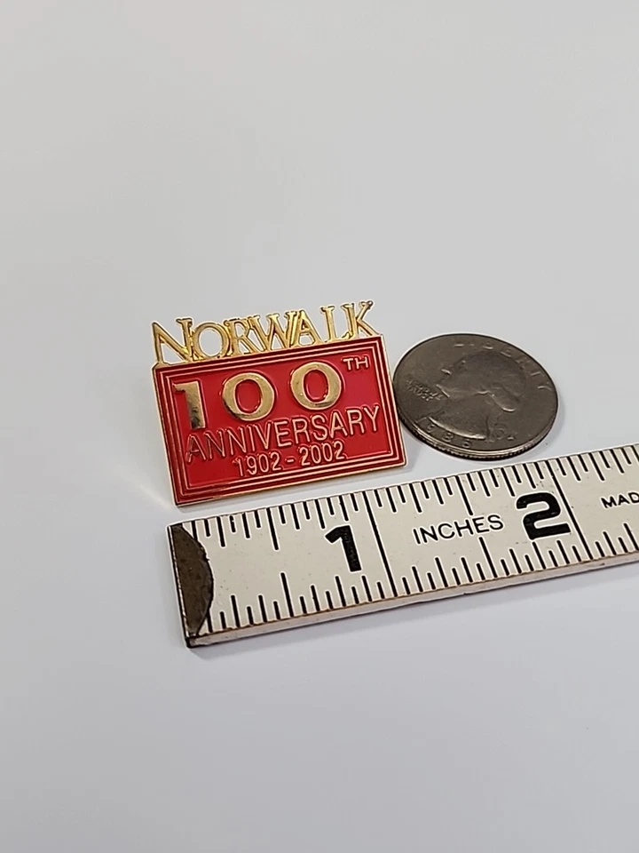 Norwalk 100th Anniversary Souvenir Pin 1902-2002 Custom Order Furniture Ohio — 第 3/4 张图片