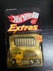 Vintage 1982 Hot Wheels Peterbilt Dump Truck Extras Yellow with Container #4017