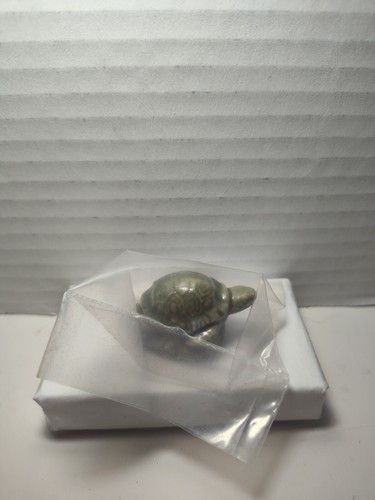Vintage Red Rose Tea Wade Whimsies Ceramic Green Turtle Figurine - Picture 2 of 2