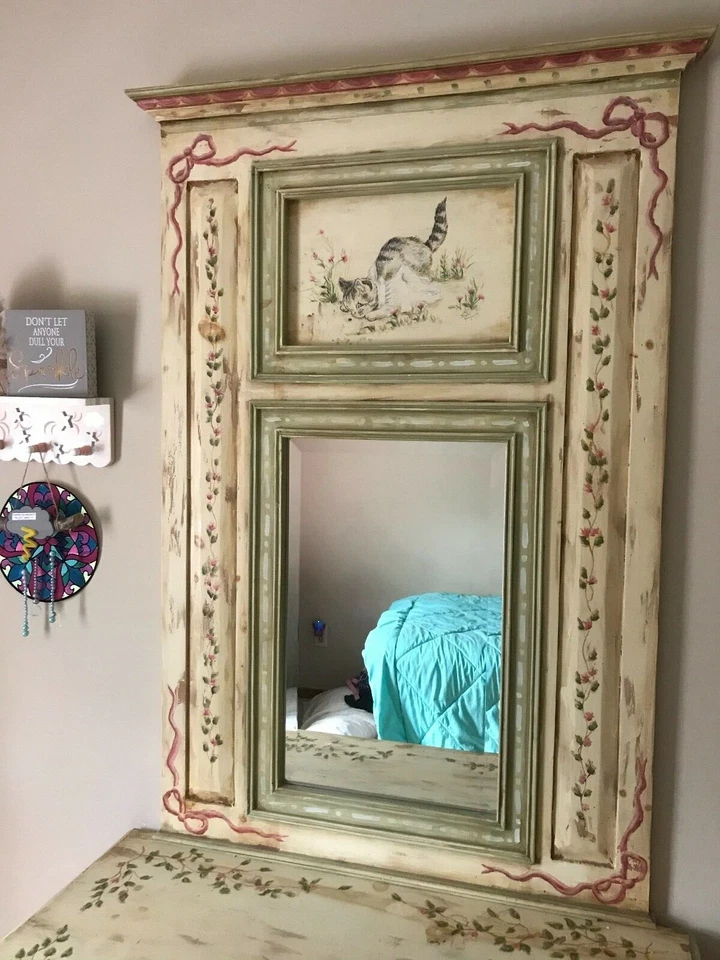 Cômoda pintada com espelho Habersham - Imagem 3 de 4