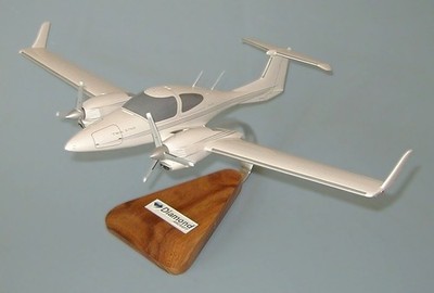 Diamond Aircraft DA-42 Twin Star Desk Top Display Plane 1/24 Model SC Airplane