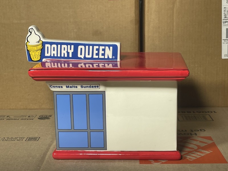BRAND NEW VINTAGE  Dairy Queen Ice Cream shop cookie jar. NEVER USED.