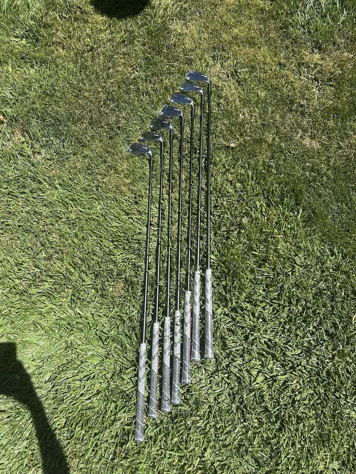 TaylorMade P790 Black Iron Set - 4 to PW - Dynamic Gold S300 105g in Black - Imagen 3 de 4