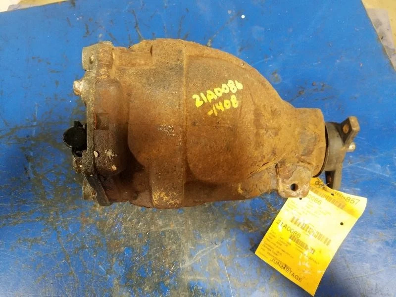 2005-2008 Dodge Magnum Rear Differential Carrier Assembly 3.07 Ratio OEM - Image 2 of 4
