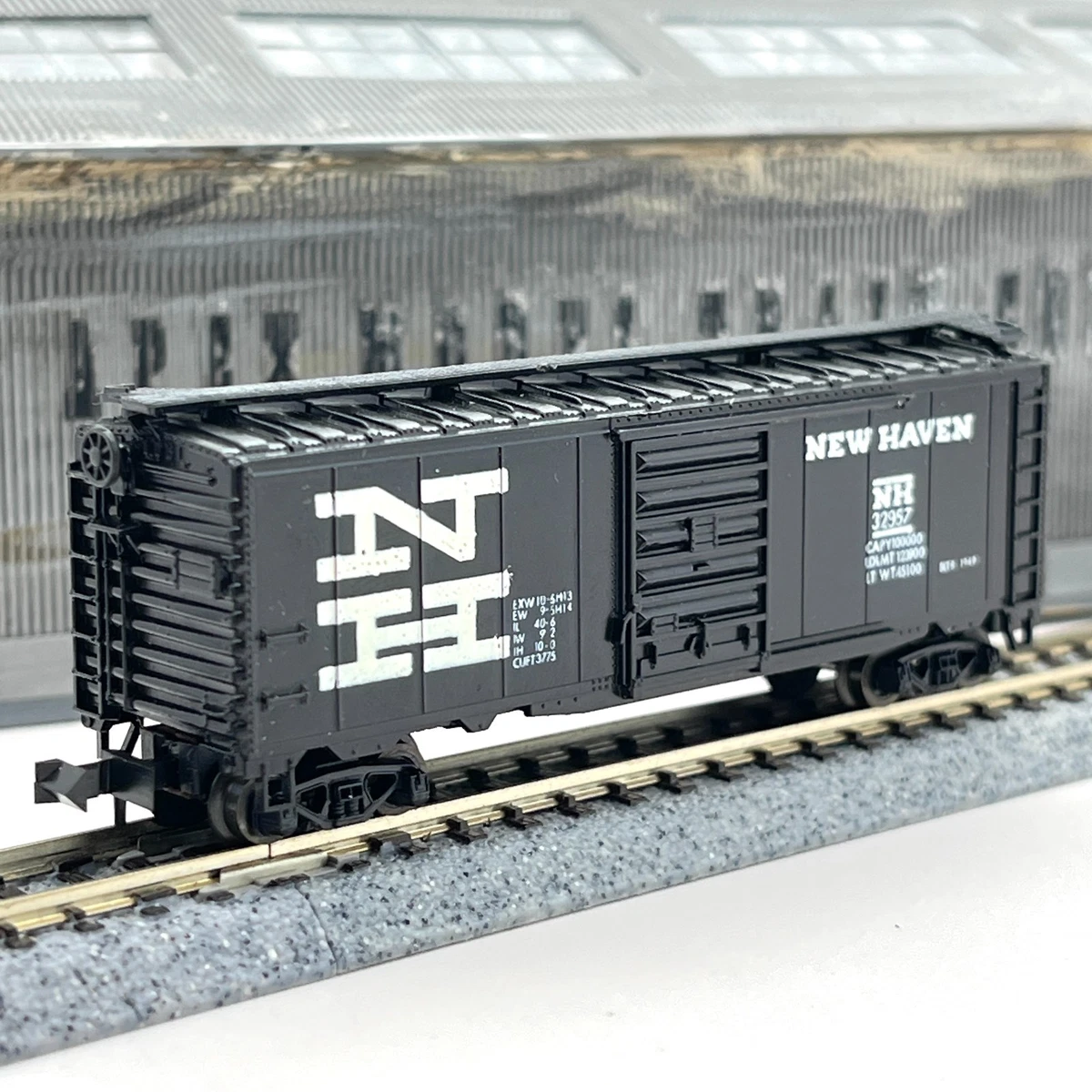 Märklin 48878 (HO) Type Rlmmps Heavy-Duty Flat Car, Leopard 1A1 battle tank