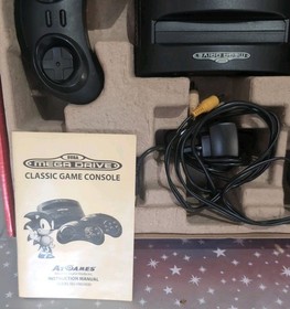 Boxed Sega Megadrive Console Mini Classic 80 Games 2 Wireless Controllers VGC