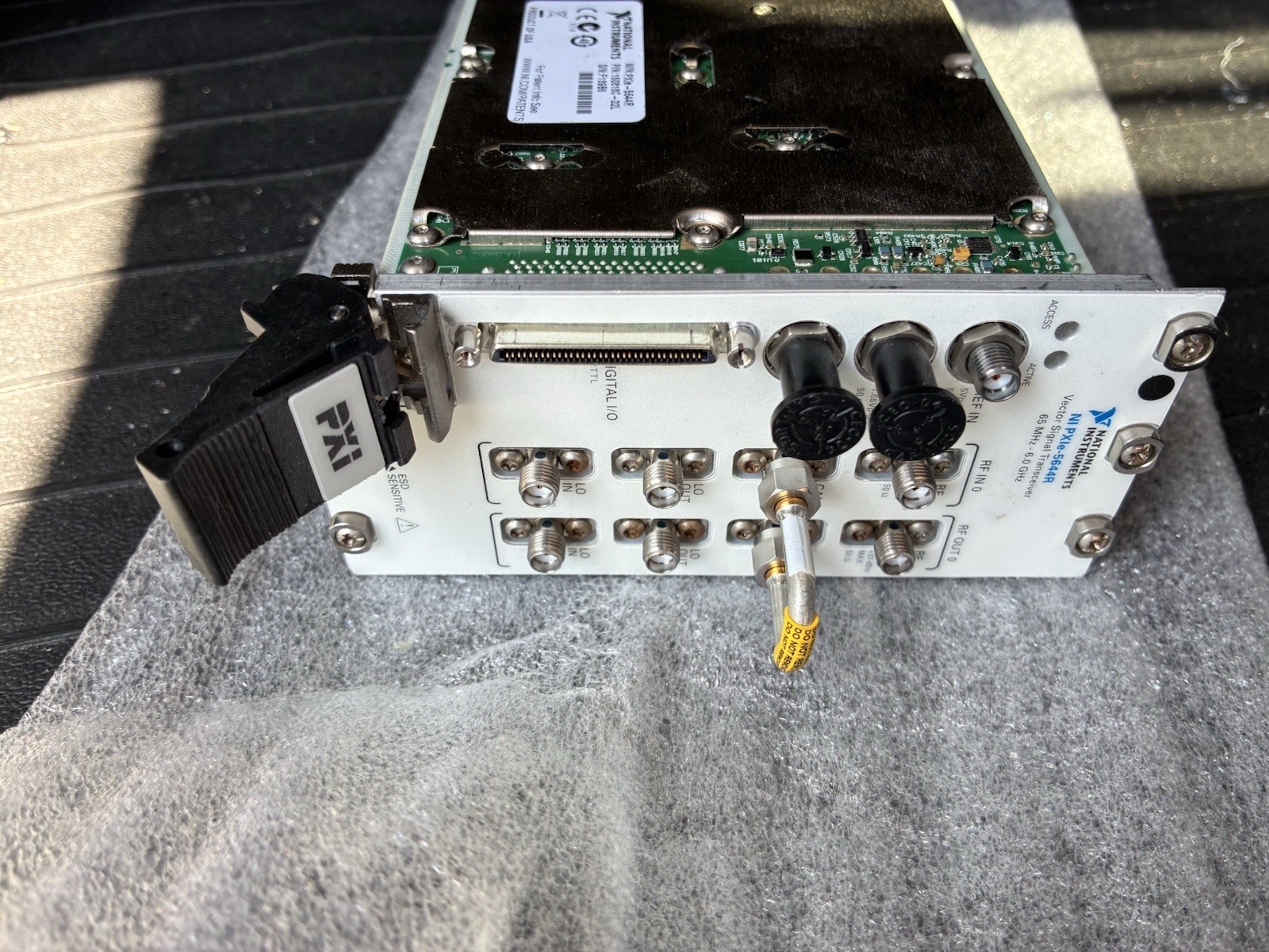 National Instruments NI PXIe-5644R Reconfigurable Vector Signal Transceiver