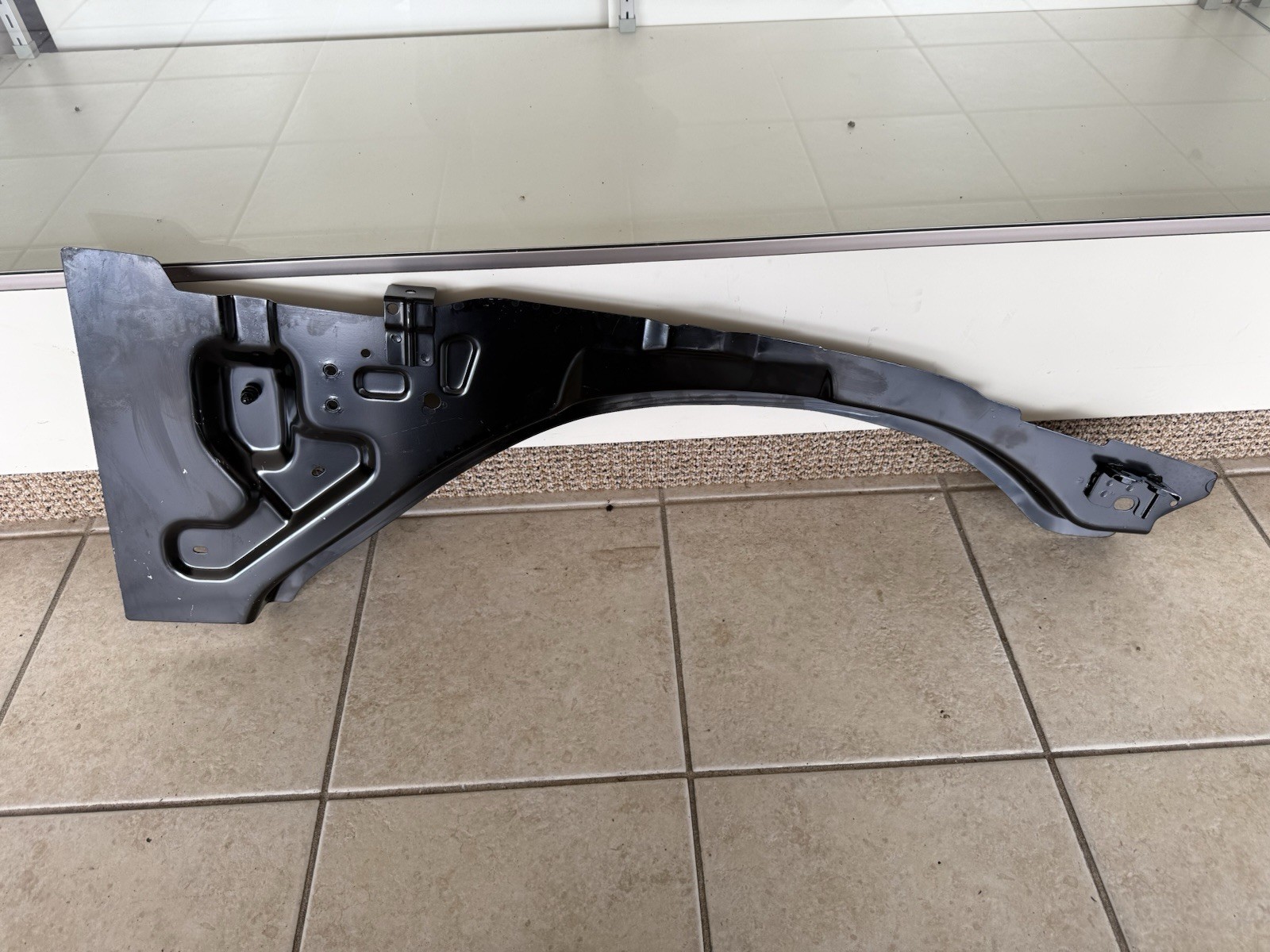 2013-2017 Maserati Quattroporte Front Left Upper Strut Panel 673000376 OEM 860