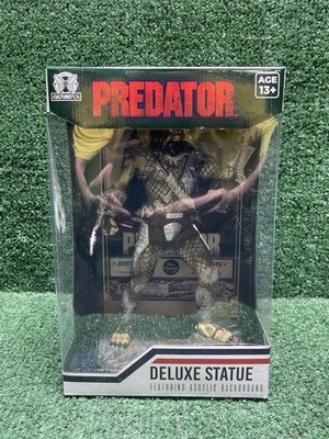 Culturefly Predator Deluxe Statue Featuring Acrylic Background New Sealed.