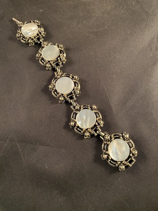 Faux Gold and Round Mother of Pearl Chain Link Bracelet Costume Jewelry