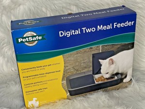 digital two meal feeder