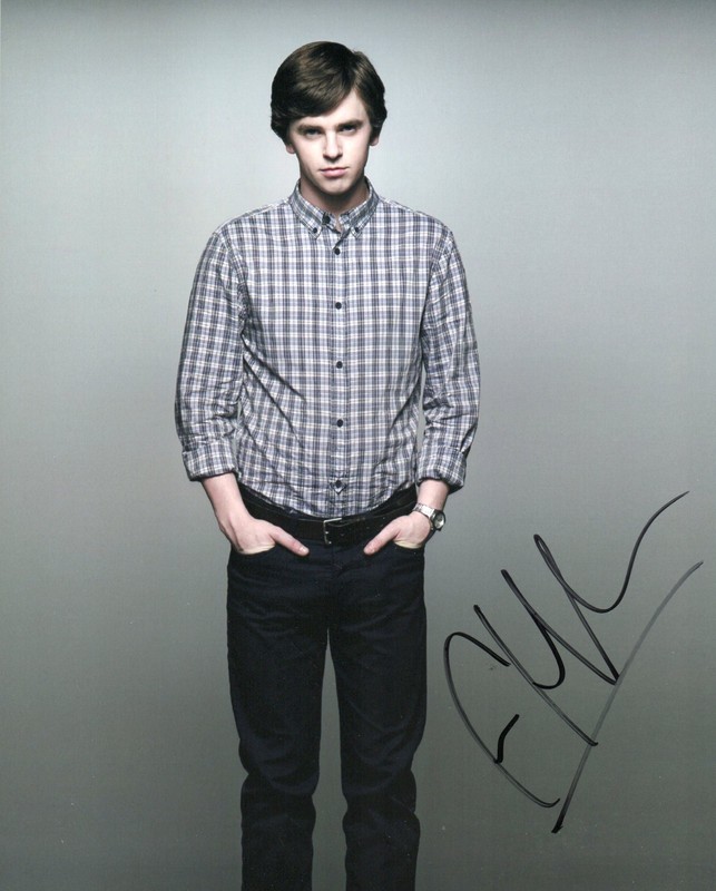 Autographed Freddie Highmore Bates Motel 8 x 10 Photo Signed with COA  