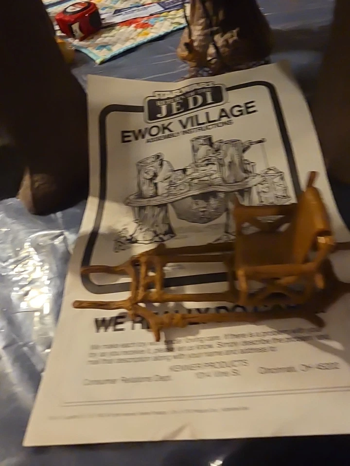 1984 Vintage Ewok Village Completo com Instruções + Planador de Combate Ewok - Imagem 4 de 4