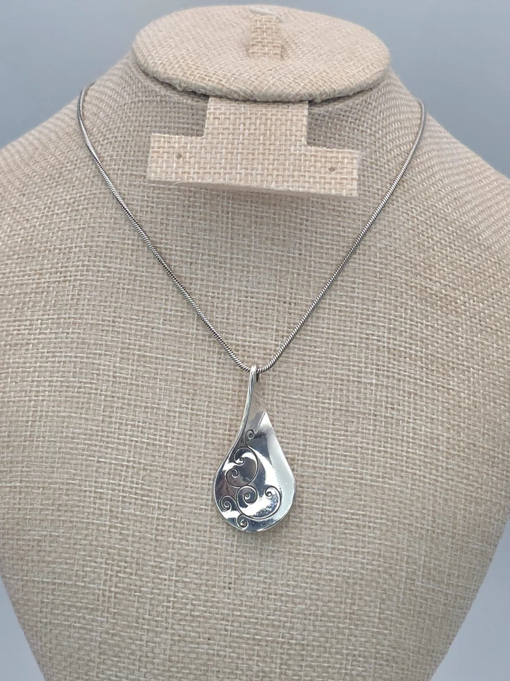 Collar Giratorio Brighton De Colección Remolino Reversible Placa de Plata Grabado Desplazamiento Foto 4 de 4