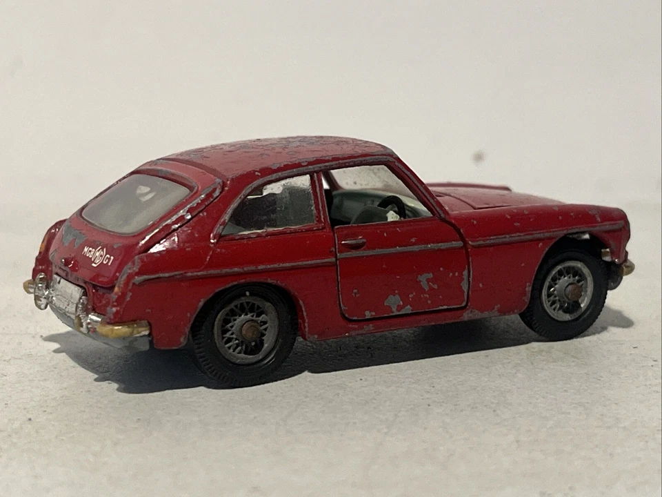 COCHE MODELO DIECAST ROJO ORIGINAL VINTAGE CORGI TOYS 327 MGB GT Foto 4 de 4