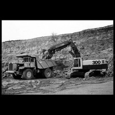 Photo A.019589 EUCLID R35 (EUC R-35) & POCLAIN 300 CRAWLER EXCAVATOR