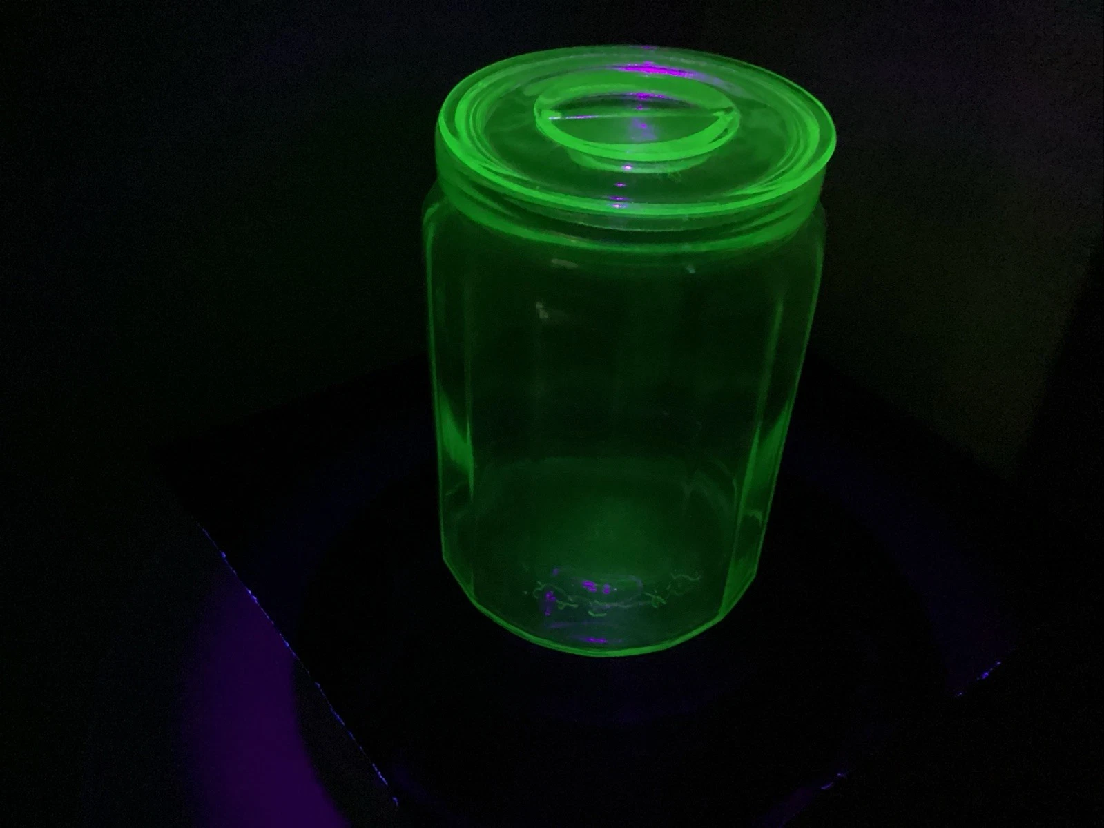 6" Hazel Atlas Depression Uranium Glass Canister Jar W/Lid Panel Sides Vintage ￼
Opens in a new wind