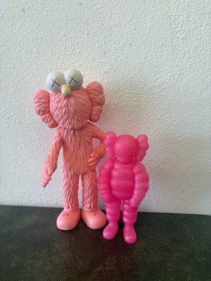 KAWS ''FAMILY FIGURES'' JUST THE PINK SET NOT IN THE ORIGINAL BOX.