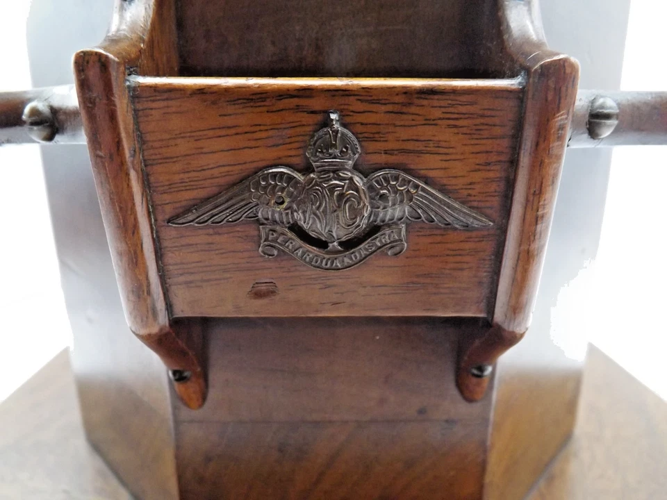 Caja de tabaco de caoba Royal Flying Corps soporte para pipa con insignias RFC Foto 2 de 4