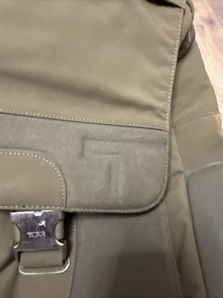 Mochila Tumi verde oliva 6181KHK Foto 3 de 4