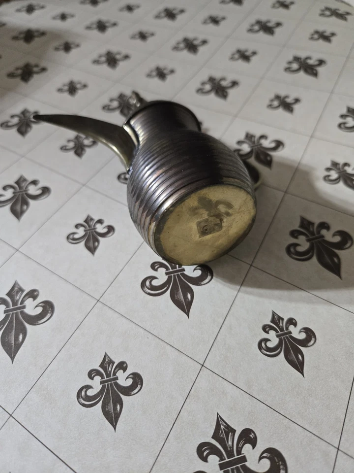 Dallah estilo Oriente Medio con tres tazas a juego (latón) Foto 2 de 4