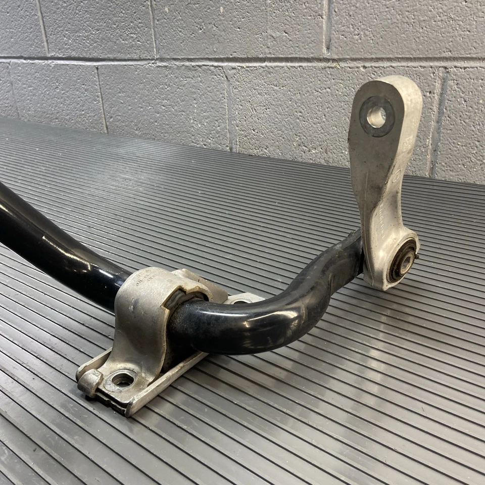 Barra estabilizadora delantera Mercedes C63 AMG 2015-2021 con enlaces 45 k millas OEM Foto 3 de 4