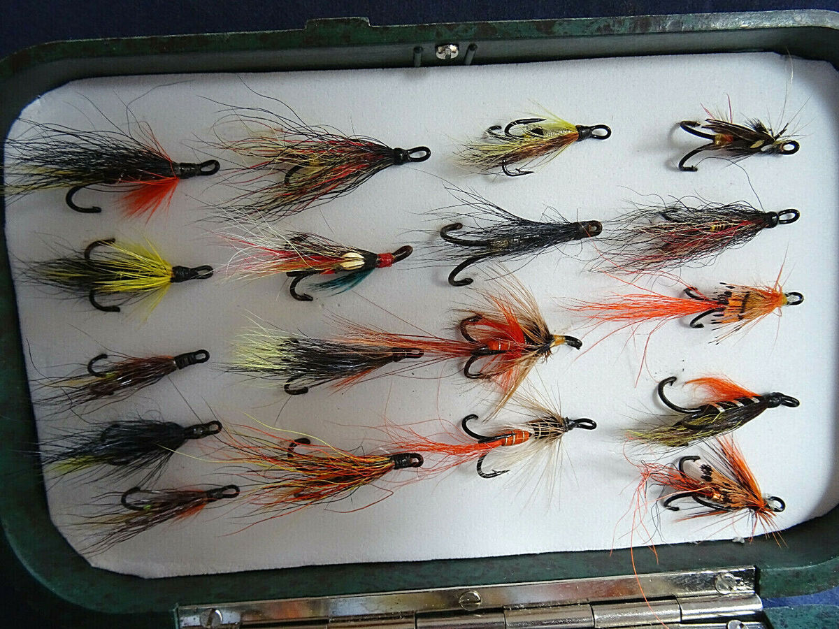 A GOOD MODERN HARDY NERODA DRYWET FLY BOX + COLLECTION OF A GOOD MODERN HARDY NERODA DRYWET FLY BOX + COLLECTION OF