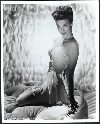 AVA GARDNER VINTAGE ORIGINAL PHOTO HOLLYWOOD ACTRESS AMAZING SEXY POSE STUNNING