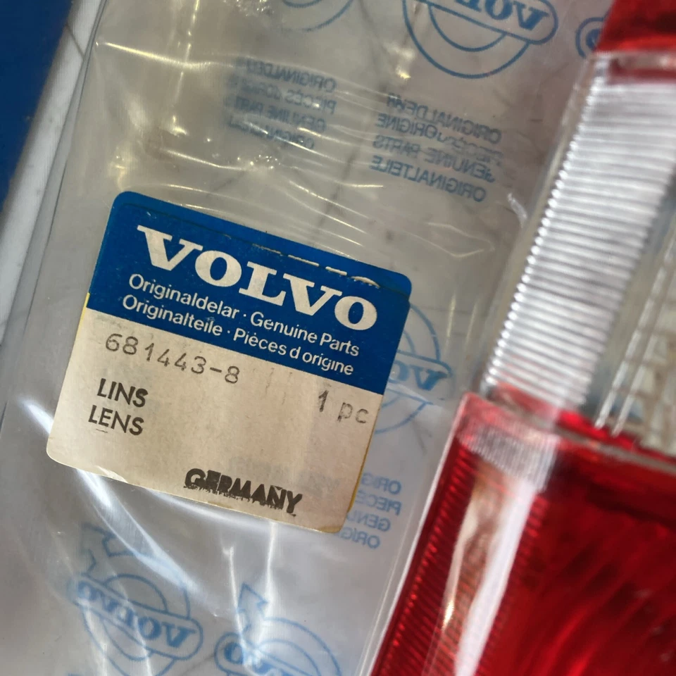 Volvo 145 1969 lente de luz trasera derecha nueva Hella rojo y blanco sin naranja 681443 Foto 3 de 4
